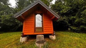 Adorable wooden cabins - Image 2