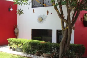 Centrally located house in Colonial Neighborhood - Image 4