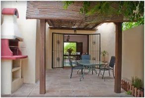 House with swimming pool near the beach - Image 5