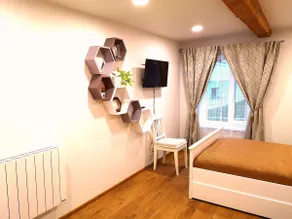 Big bee residence - Image 5