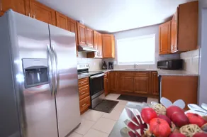Corporate/Group Stays: 6bdrms, 8TVS, 2kitchens, 2 Living Rms, 6fridges; Near Dining, Shops, & Rec! - Image 2