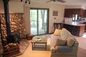 Tranquil cottage getaway overlooking Seaton Creek! - Image 5