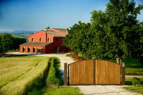 Villa con piscina privada, aire acondicionado y putting green a 10 km del mar. - Image 2