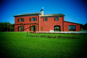 Villa con piscina privada, aire acondicionado y putting green a 10 km del mar. - Image 3