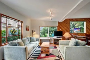 Private Guest House in Matthews Beach with Hot Tub - Image 2