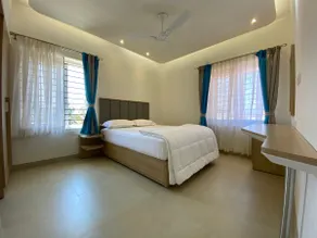 The Holiday Inn, Luxury Serviced Apartments - Image 5