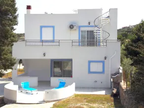 Elafonisos: Two storey house on the sea front - Image 3
