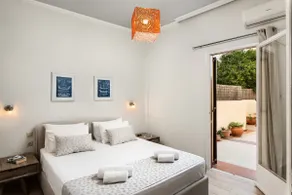 Steps away from city's beach Apt 2 - Image 2
