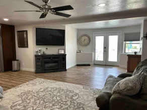 Walkout Basement Apt, Close Arapeen trail. - Image 3