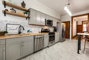Cathedral Square Historical Townhome - Image 3