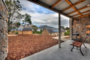 Freycinet Stone Studio 7 - Quartz - Image 2