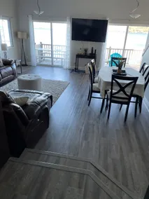 Beautiful Big Lake Front House W/gorgeous lake views - Image 3