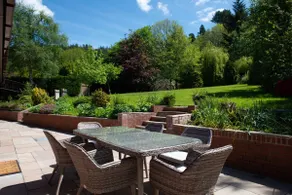 Country Crabtree Bungalow with large wild garden - Image 2