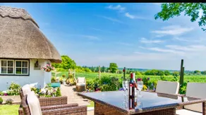 Cosy Thatched Cottage in Kent | Hot Tub | Sleeps 6 - Image 4