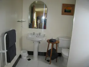 Charming, private garden studio in Central Village - Image 4