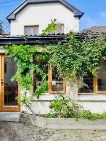 Beautiful secluded city central home - Image 2