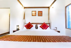 NEELAKURUNJI CLASSIC CLOVE BUNGALOW - Image 5