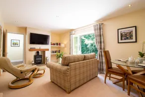 Stunning Riverside Apartment - Image 4