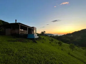 Cottage with a view of the canyon and a heated pool - Image 5