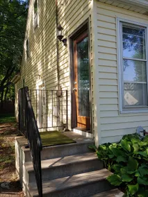 Private upper unit (Apt B) near Beaver Lake - Image 4