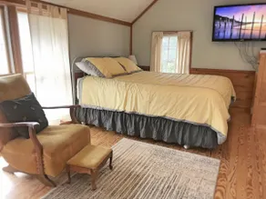 Comfy, Convenient Studio Apartment Near Downtown - Image 4