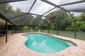 4/2.5 Oak Bahay, Heated Pool! 5min to Beach,4Acres - Image 2