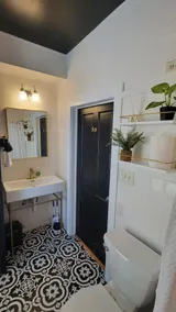 BTown Hoosier House 5 Beds/3 Bdrm - Image 3
