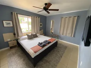 Charming fully renovated 3 Bedroom - Image 3
