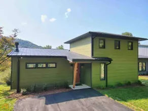 Modern Cabin for 8,w/Hot Tub+mtn view+1m from town - Image 2