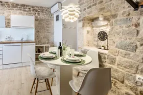 D&D Luxury Promenade Apartment - Image 3