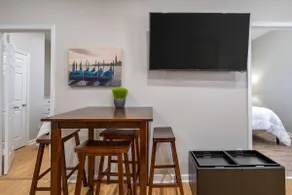 Gemütliches 3 Schlafzimmer • Voll ausgestattete Küche • Waschmaschine in der Einheit - Image 4