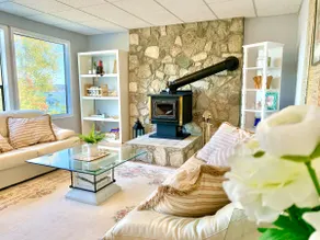 Family-Friendly Seaside House, Near Ferry and YYJ - Image 5
