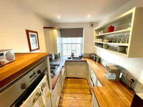 Beautiful city centre maisonette. - Image 4