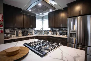 SIZZLING 2 bed 1 bath single family dwelling - Image 2