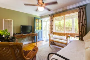 1 bed/1 bath-Violet Apt - Image 3