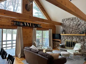 Charming All-Season Lake House Getaway - Image 4