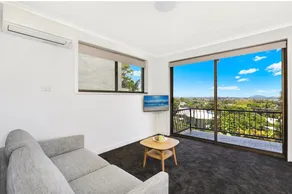 Hotelesque room with stunning Coastal views! - Image 2