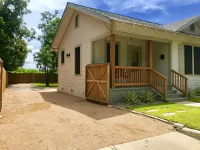 Downtown Charm! Remodeled, Cute, Private & Gated. - Image 2