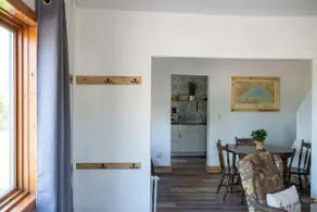 The Yellow Door Place! Convenient & Sleeps 6! - Image 4