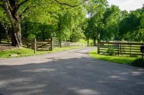 Family farm apartment for people and horses. - Image 2