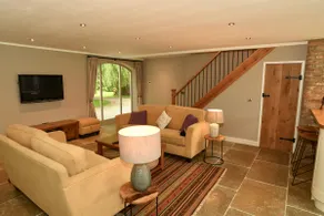 Elegant and spacious open plan converted Granary - Image 5