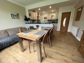 Detached 6 bedroom family house with Sky TV - Image 3