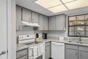 Remodeled 3/2/2, Nearby Springs & Highway 2 Tampa - Image 5