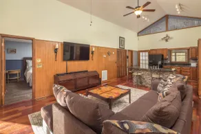 Perfect Getaway on the Water Beautiful Gorge Views 11 miles to Downtown - Image 4