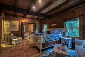 Secluded Log Villa 6700sf Hot Tub-Sauna-19 Acres - Image 5
