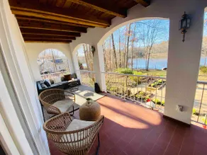 Lakefront w/private beach, dock, canoe, paddelbrd - Image 3