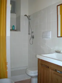 Ombrie, Valnerina, Immeuble de standing dans un petit village medioeval. - Image 4