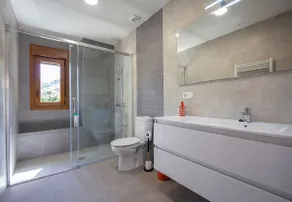 Accessible apartment with a private garden - Image 4
