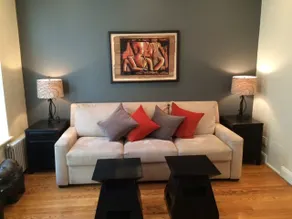 Beautiful Apartment Near Central Park - Image 4
