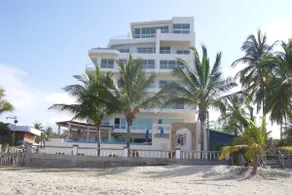 Oceanfront condo with 2 bedrooms, parking - Image 4